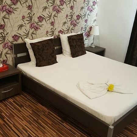 Hotel Viva 플로이에슈티 외부 사진